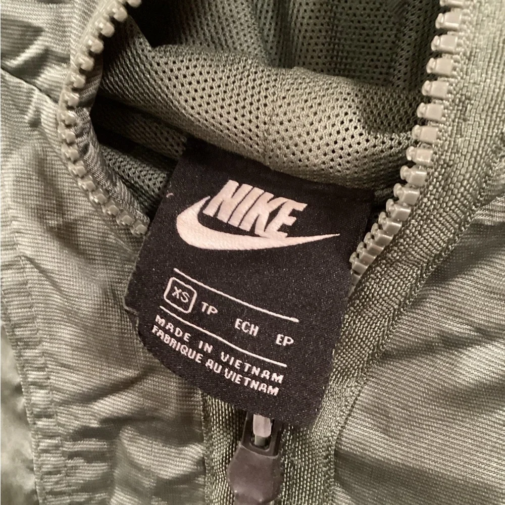 Nike Sportswear Windrunner Cargo Jacket in Green XS